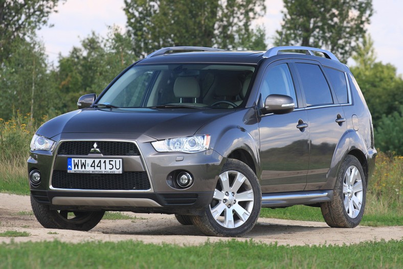 Mitsubishi Outlander: Duży, ładny...  terenowy?