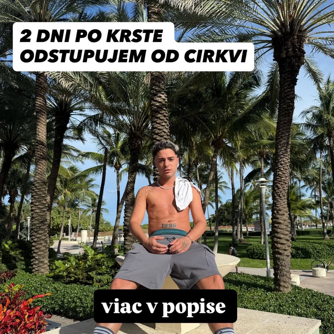 Spevák a influencer David Key.