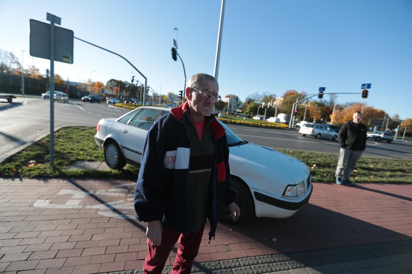 Kolizja w Zielonej Górze. Sprawca ukrył się w krzakach. Był pijany