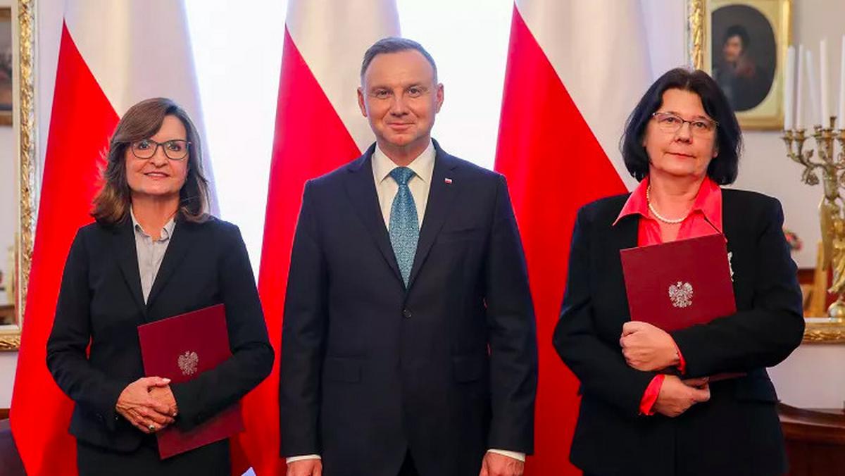 Marzena Paczuska (po lewej) i Hanna Karp po odebraniu nominacji do KRRiT od prezydenta Andrzeja Dudy