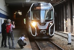 "Predatory" na torach. WKD ma nowe pociągi od Newagu [ZDJĘCIA]