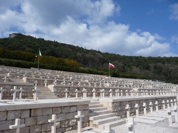 Polski cmentarz wojenny Monte Cassino (fot. pietro scerrato, CC BY 3.0).