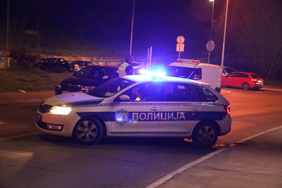 NESREĆA U TRSTENIKU Šleper nosi auto, policija na licu mesta (FOTO)