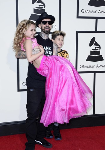 Najzabawniejsze zdjęcia z Grammy 2016: Travis Barker z dziećmi
