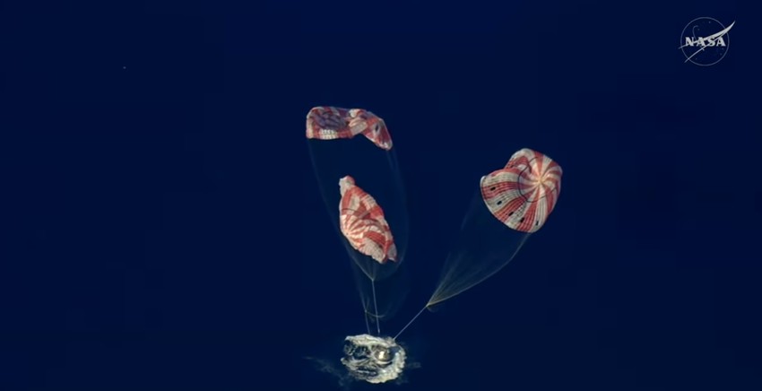 Posada misije "Artemis II" otvorila padobrane