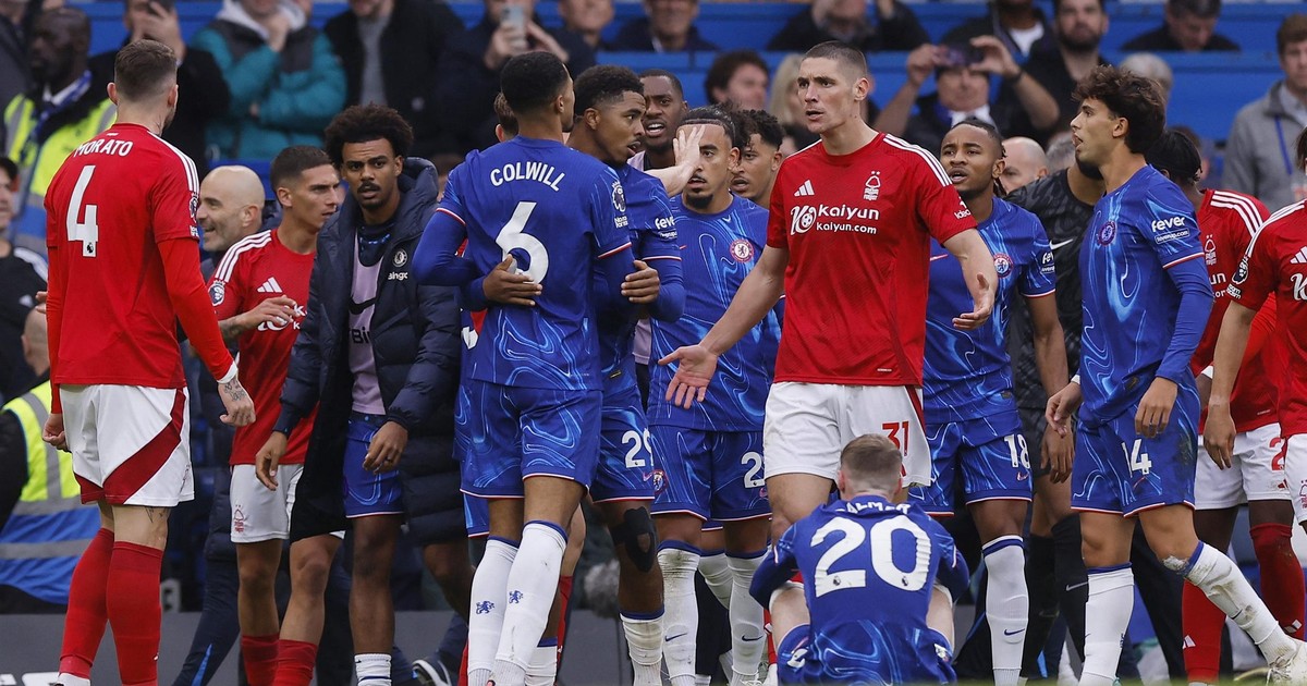 Massive brawl during the Chelsea-Nottingham match. The star’s reaction is a hit