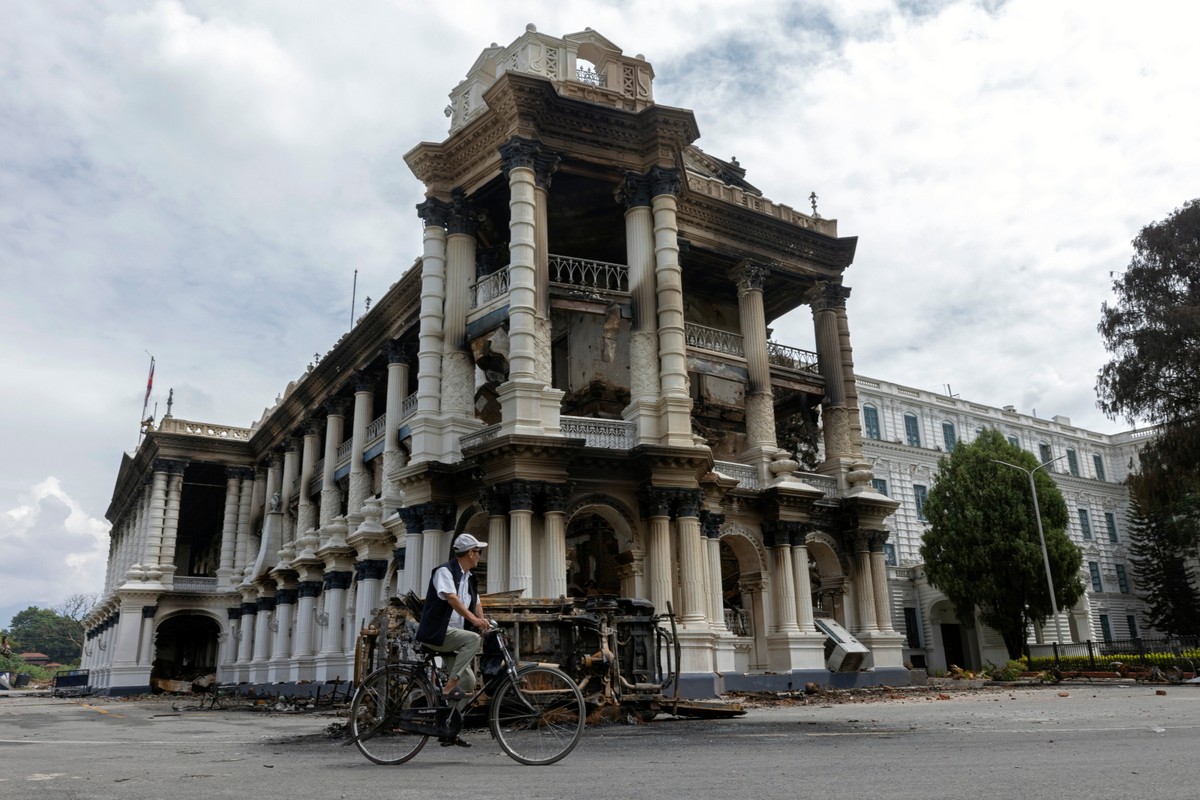 Daily life moves toward normalcy as Nepali authorities lift nationwide curfew