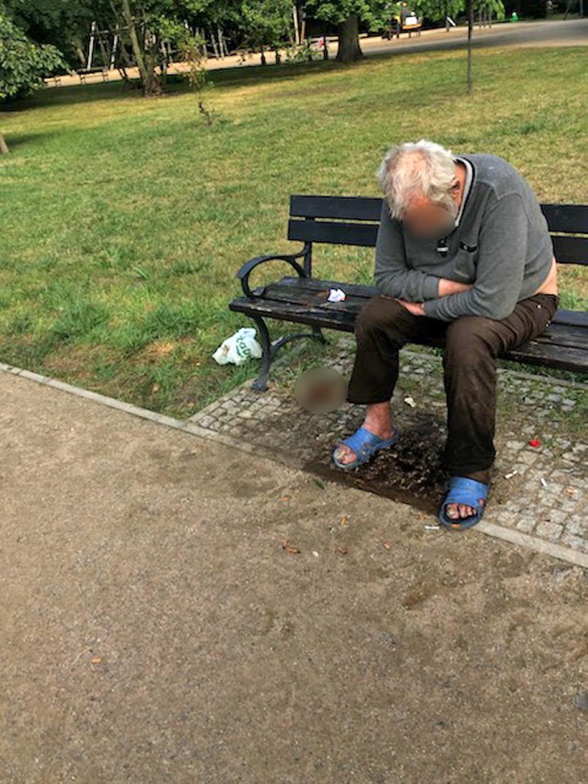 Miasto-kurort. Na ławce obok szpitala konał człowiek. "Jego oczy stały się bardzo duże, bez wyrazu"