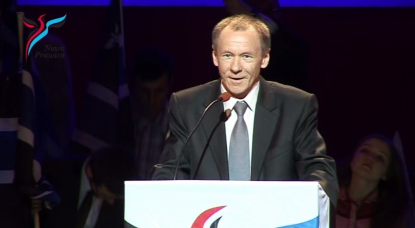 Michał Marusik to kandydat Kongresu Nowej Prawicy, o którym głośno zrobiło się kiedy media zwróciły uwagę na jego monarchistyczne poglądy. Marusik publicznie zadeklarował, że jest monarchistą i najlepiej by było, gdyby Polską rządził król. 