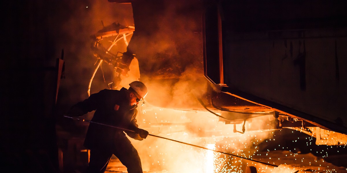 Wskaźnik PMI obrazuje koniunkturę w danym sektorze gospodarki. Jego wartość poniżej 50 pkt. oznacza spowolnienie. 