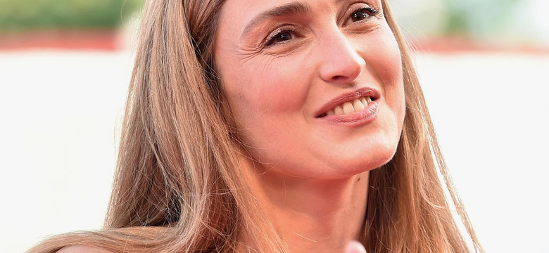 Francja: grzywny w zawieszeniu za publikację zdjęcia Julie Gayet