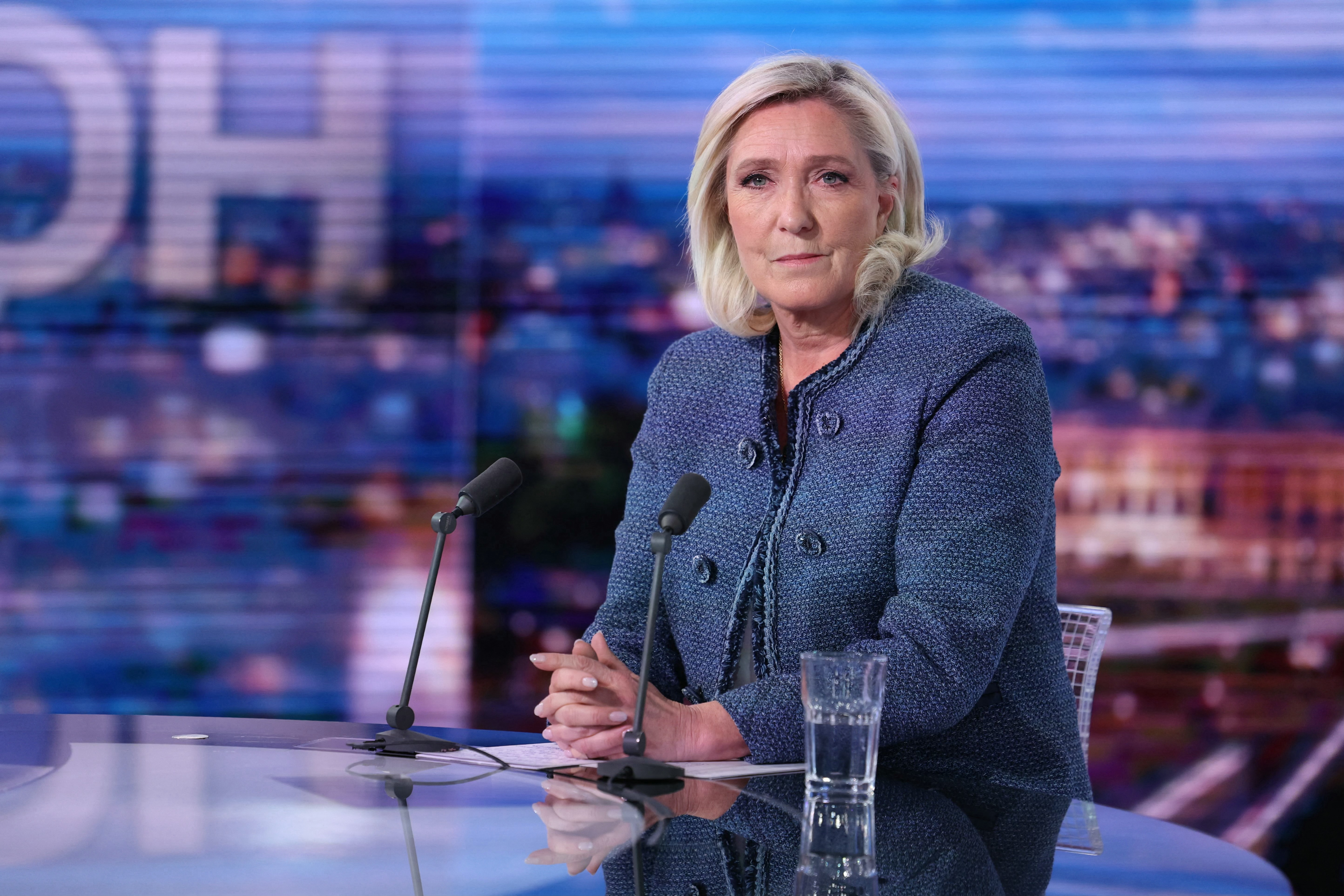 Le Pen juge «extręmement dangereuse» la proposition Macron sur les médias