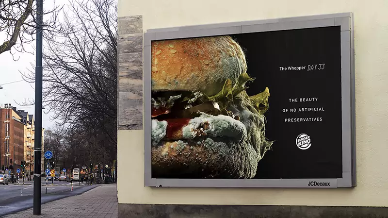 Burger King pleśnią przekonuje swoich klientów o braku sztucznych konserwantów