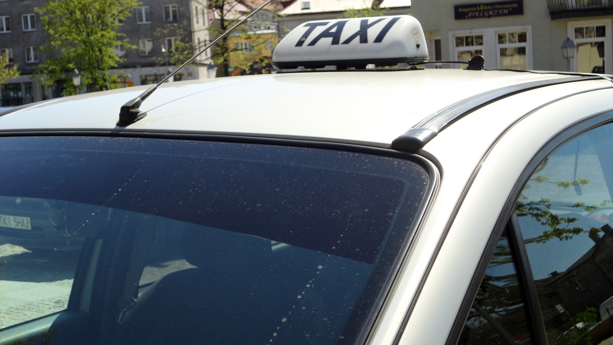 800 tys. zł wydali polscy posłowie na taksówki w ciągu 14 miesięcy