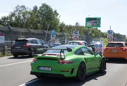 "Touristenfahrten" na Nürburgringu. Wyjaśniamy, jak wjechać na słynny tor i ile kosztuje kraksa