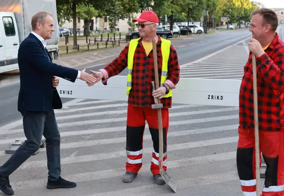 Donald Tusk wrócił na trasę marszu o piątej rano. "O czym nie można zapomnieć?" [WIDEO]