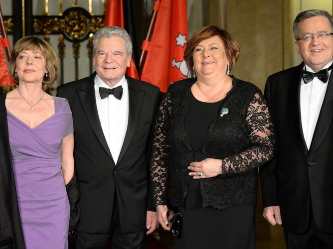 Daniela Schadt, Joachim Gauck, Anna Komorowska i Bronisław Komorowski (od lewej)