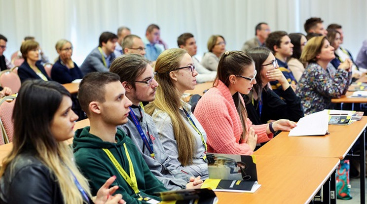 Szeptember 27. és 29. között rendezte meg a Nemzetközi Gyermekmentő Szolgálat (NGYSZ) a IX. Nemzetközi Médiakonferenciát Balatonalmádiban, az NMHH támogatásával