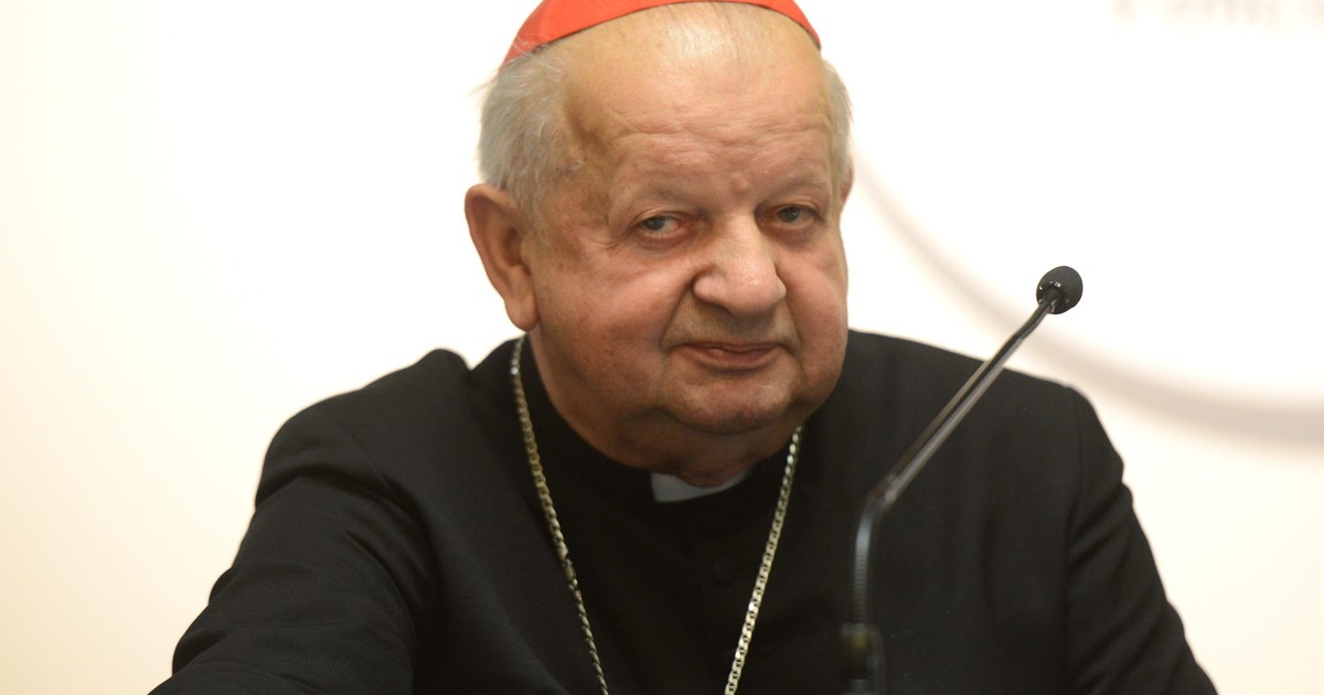 Kardynał Dziwisz nie stawił się w sądzie, zwolnienie wysłał mailem. Chodzi o 20 mln zł. "Umoczony jest jego kolega"