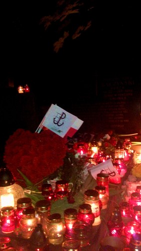 Pocznica wybuchu Powstania Warszawskiego - warszawskie Powązki