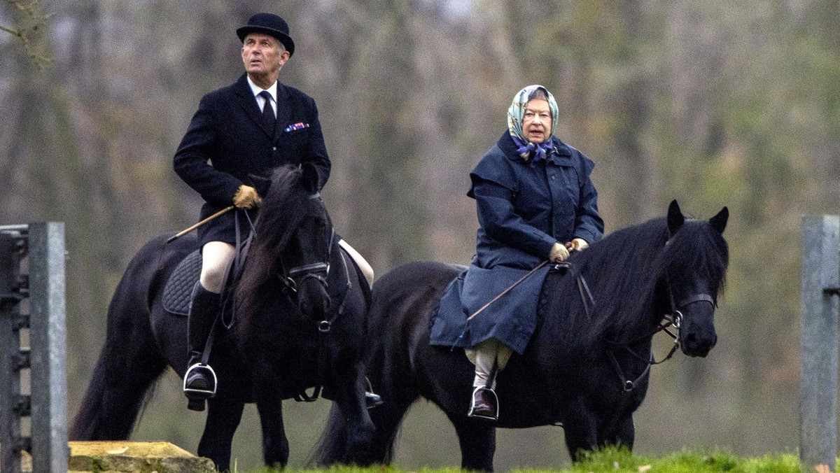 91-letnia królowa Elżbieta jeździ konno