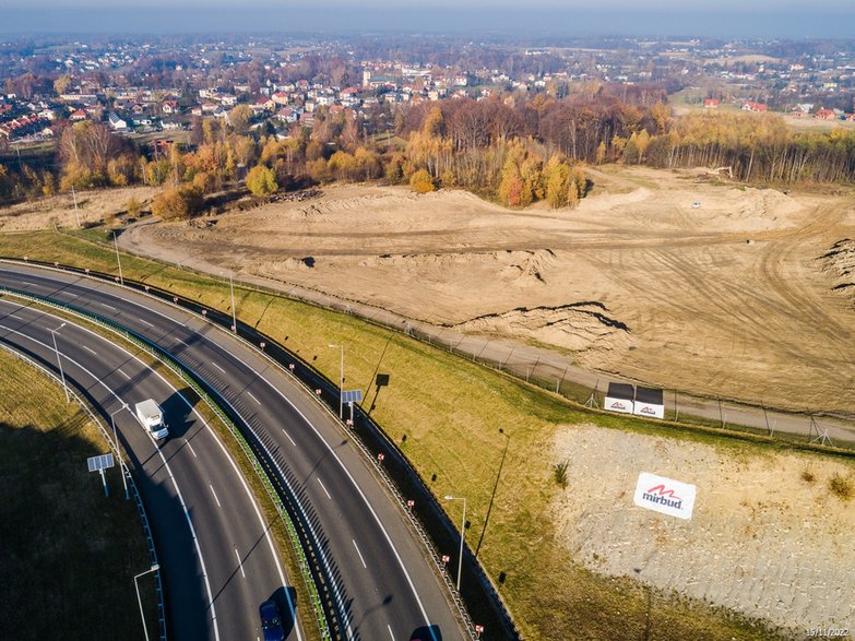 Budowa drogi ekspresowej S-1 - odcinek Dankowice - węzeł Suchy Potok - zdjęcia z drona - 15.11.2022 - autor: GDDKiA