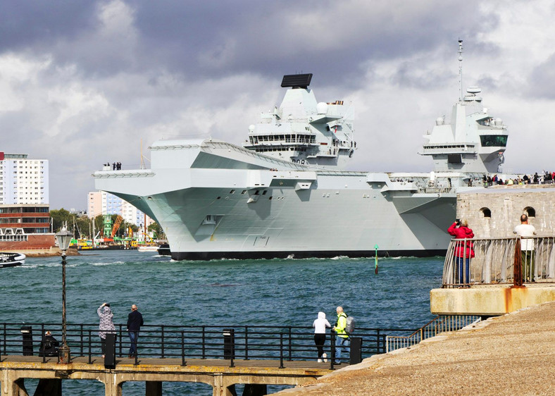 HMS Queen Elizabeth rozpoczyna podróż do USA