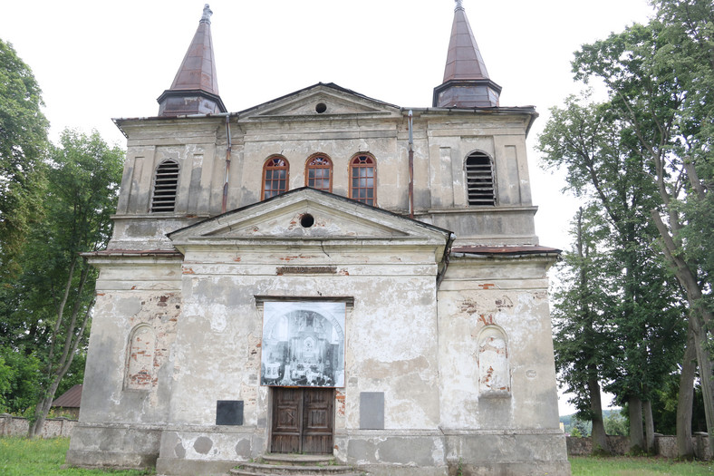 Opuszczony Kościół pw Św Michała Archanioła w Grzymałkowie