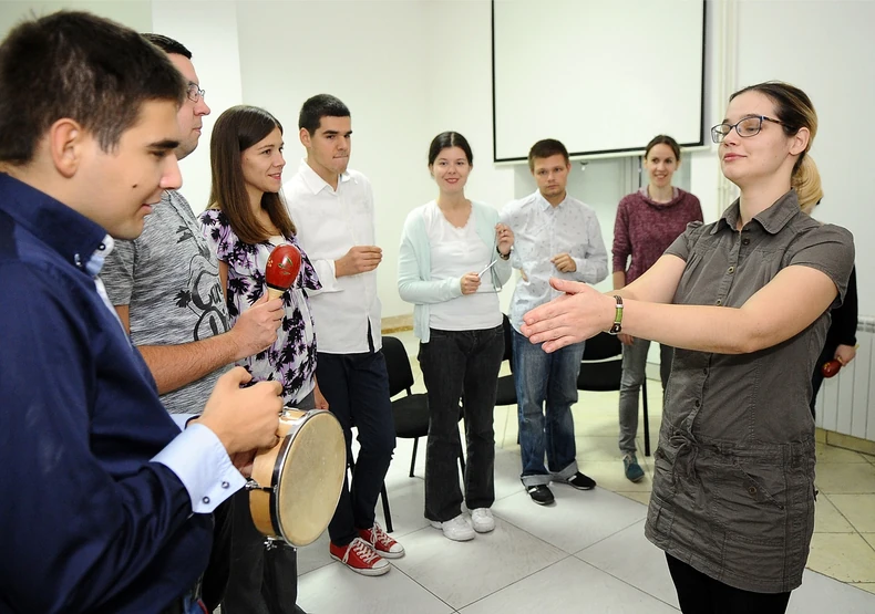 Profesorka Marija uživa na probama