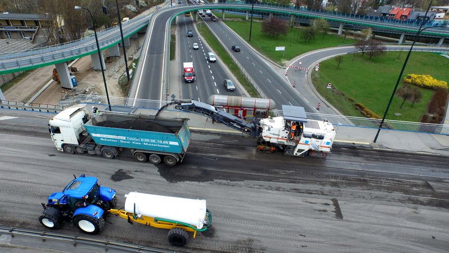Dziś, w poniedziałek 13 kwietnia, teren mostu został przekazany wykonawcy.<br><br>(mr) PAP/Leszek Wdowiński