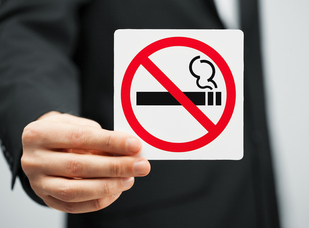 Zakaz palenia, także e-papierosów, na wszystkich przystankach, w parkach