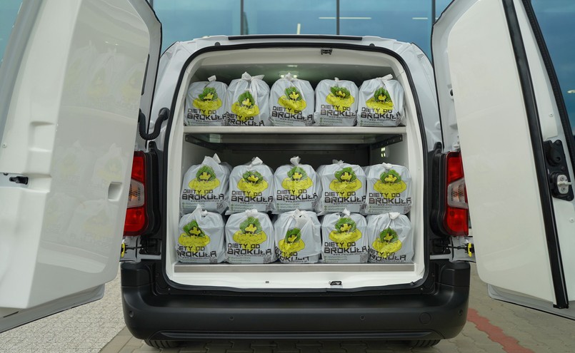 Toyota Proace City z zabudową izotermiczną we flocie cateringu Diety od Brokuła