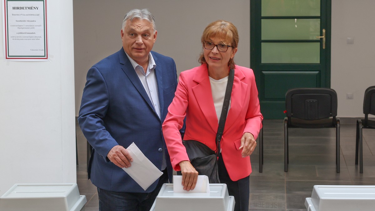 Ezt mondta Orbán Viktor, miután leadta szavazatát - nézze meg képeinket a miniszterelnök érkezéséről!