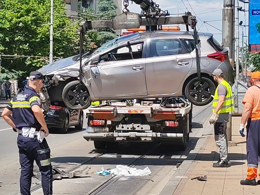 Prevrnut automobil u Požeškoj kod Doma zdravlja
