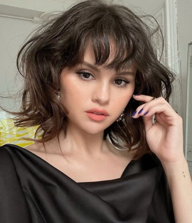 Evo kako Seleni Gomez pristaje lob frizura 