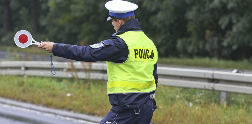 Uciekając wjechał w policjanta. Padły strzały