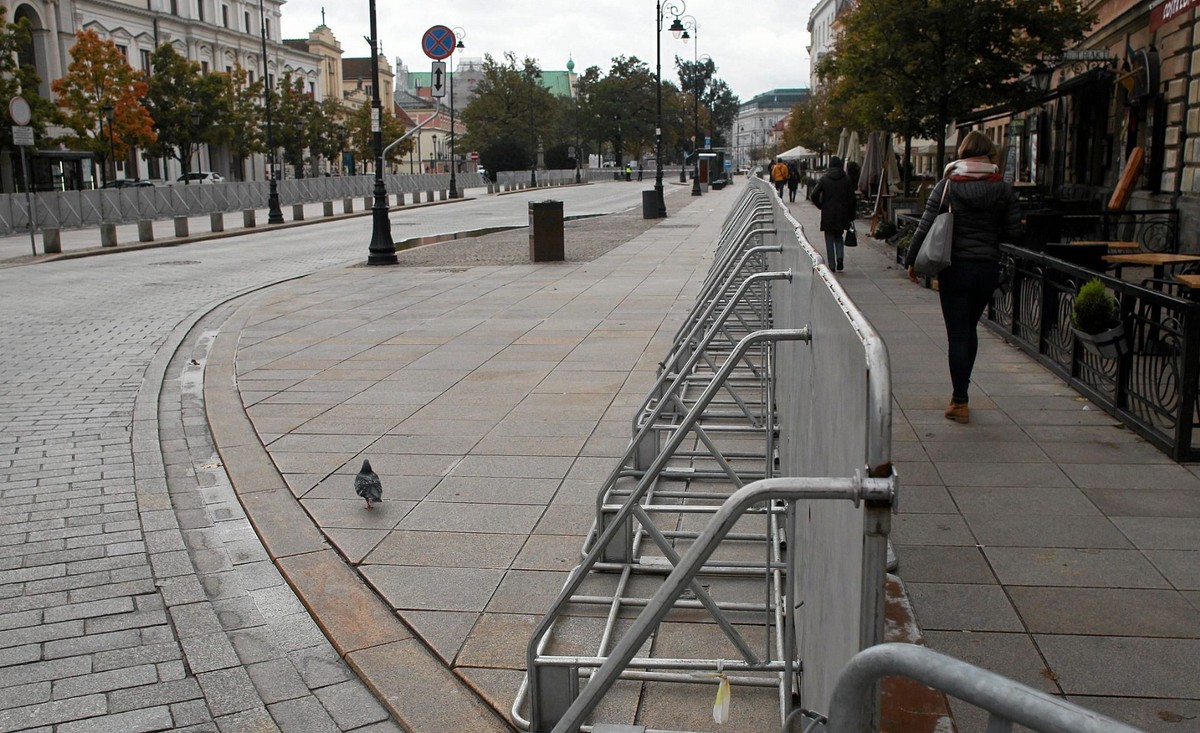 Krakowskie Przedmieście w dniu miesięcznicy smoleńskiej