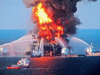 Deepwater Horizon płonąca