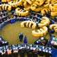 parlament europejski europosłowie biura przekręt afera