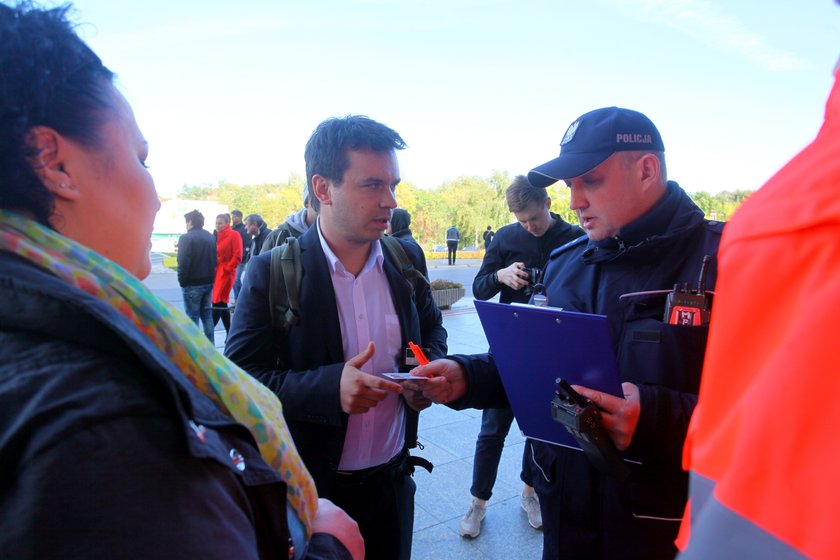 Poseł Dołecki przywiózł do Polski medyczną marihuanę