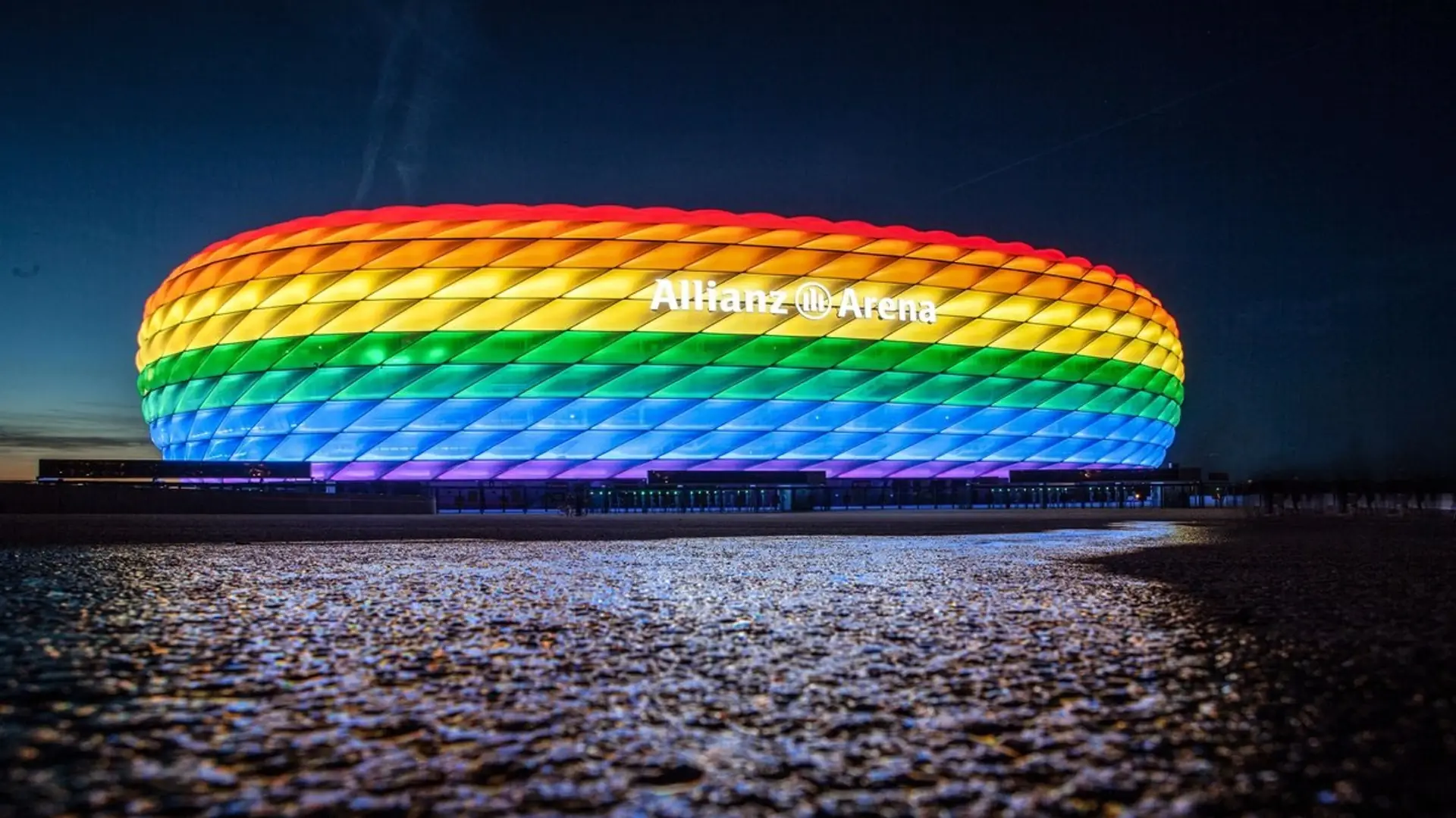 Klub Roberta Lewandowskiego poparł ruch LGBTQ. Stadion w tęczowych barwach