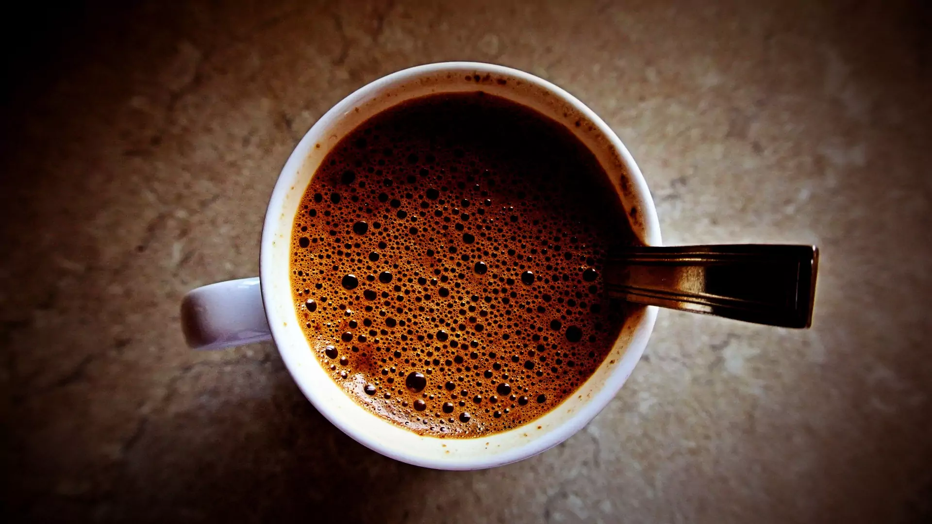 Mieszane informacje dla kawoszy: wasz ulubiony napój nie powoduje raka, chyba że jest bardzo gorący