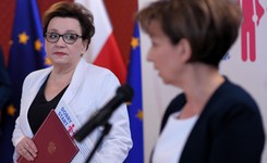 'Anna Zalewska zasłużyła na tytuł królowej chaosu polskiej edukacji'. Głosowanie nad odwołaniem szefowej MEN