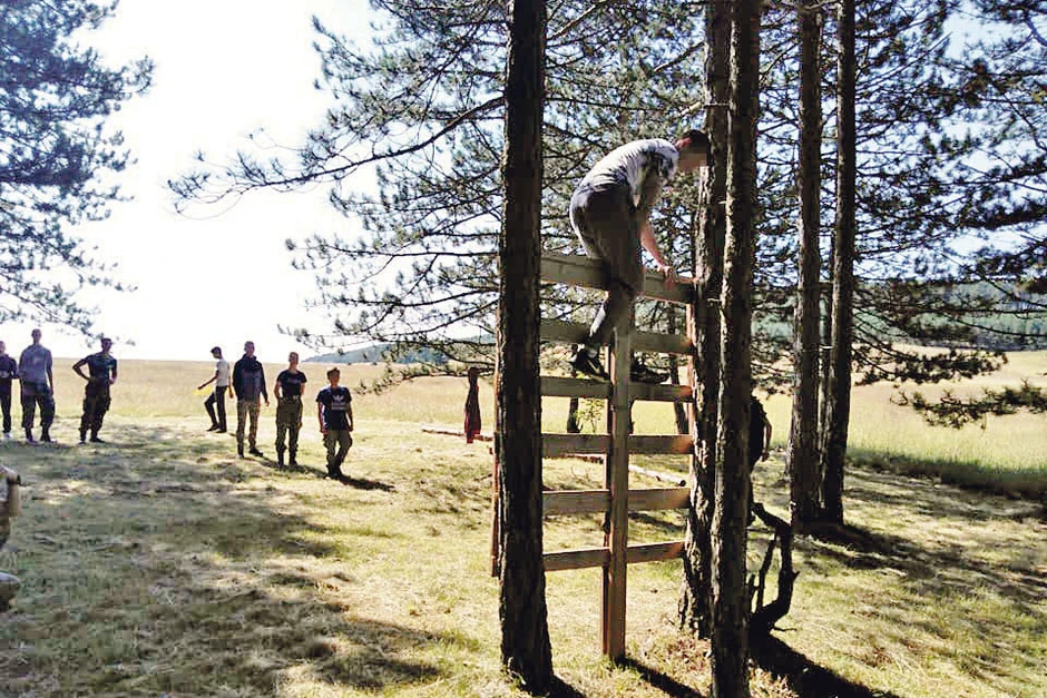 Obuka izuzetno podseća na vojnu, a takvu u Srbiji sme da drži samo Vojska Srbije