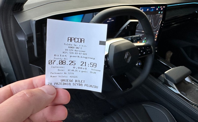 Parkowanie pod sklepem Biedronka