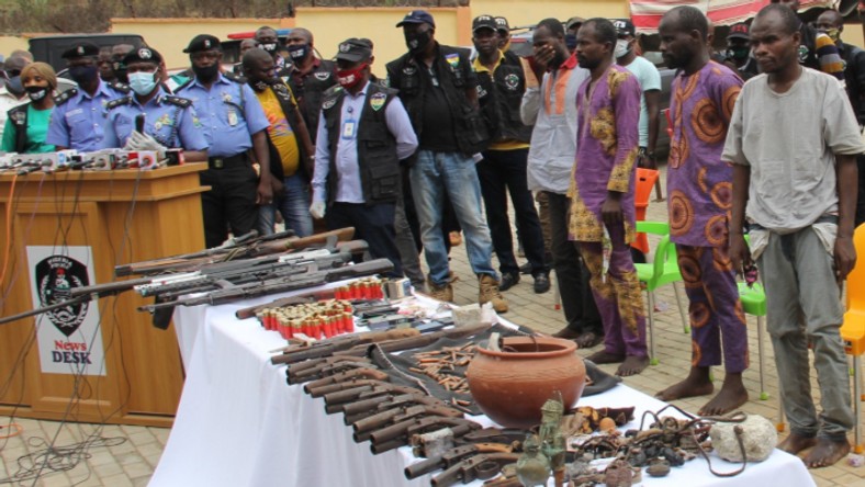 Police seize 10 AK47 rifles, ammunition from suspected gunrunners in Taraba/Illustration. [Twitter/@PoliceNG]