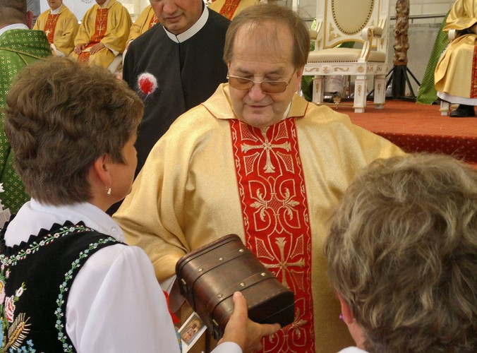 W rankingu nie zabrakło duchownych. Oprócz ks. Tadeusza Rydzyka, znalazł się tu ks. Adam Boniecki, kard. Stanisław Dziwisz),