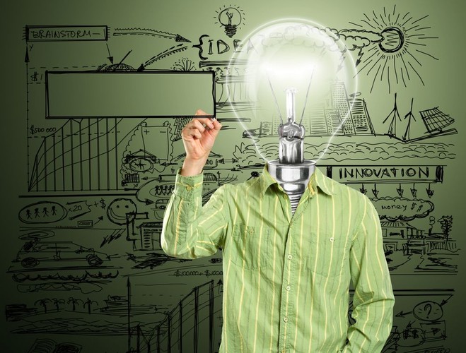 Krok czwarty: pomysł. Jeśli trzy poprzednie kroki zostaną spełnione, pomysł najprawdopodobniej pojawi się sam. Warto pamiętać, żeby uważnie zajmować się każdym produktem - ciekawa idea może pojawić się w każdym momencie. Niejednokrotnie zdarza się, że w czasie pracy nad głównym problemem pojawia się wiele rozwiązań pobocznych, które do tej pory nie zwracały uwagi, a mogą okazać się zalążkiem do powstania kolejnej innowacji.