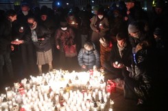 Odpowiedź na apel Tuska. Setki zniczy zapłonęły, by uczcić ofiary pandemii