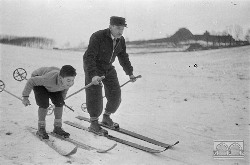 Dwaj nierozpoznani narciarze w okolicy Kopca Kościuszki